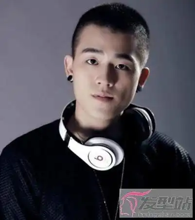 男士短发板寸发型干练帅气展现男人味