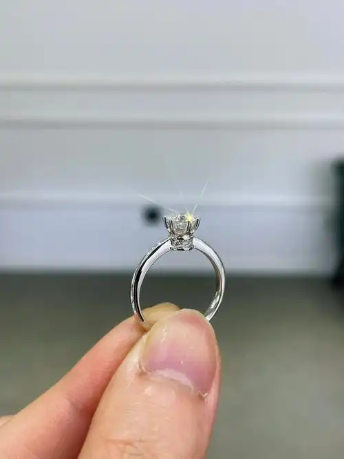 客定60分经典六爪网红小皇冠款钻戒