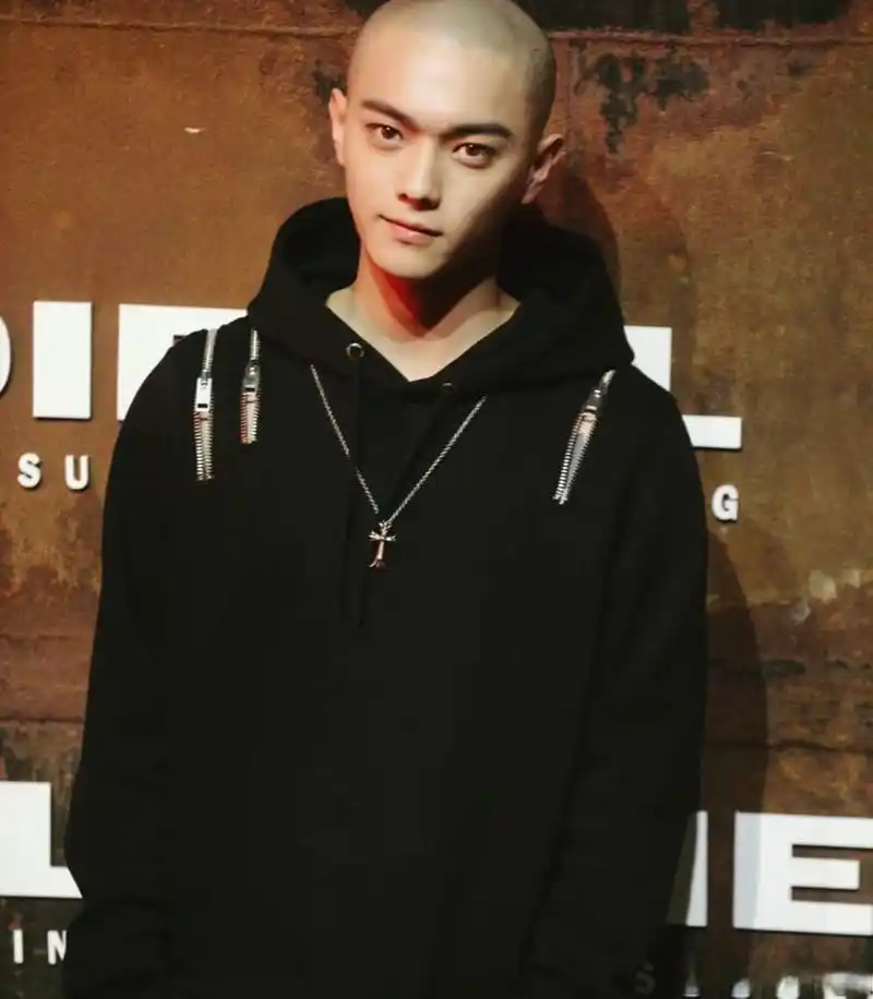 光头才是检验帅哥的标准,这些剔了光头的男明星真是一个比一个帅,谁的