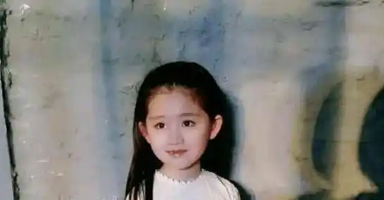 邓伦女儿终于长大了小时候可爱呆萌3年后撞脸刘亦菲