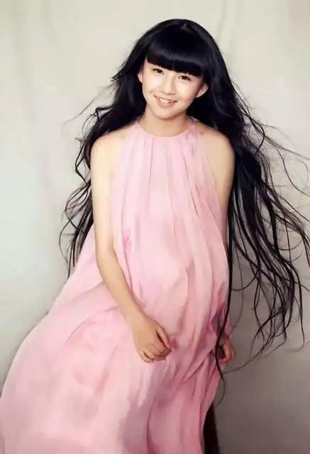 直到现在还是有很多人喜欢小彩旗,而且很羡慕她的那一头长发呢,看起来