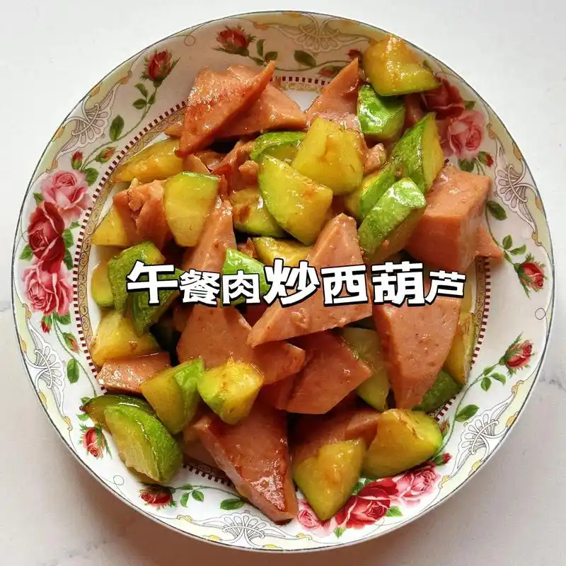 超级好吃呀～西葫芦的创新做法炒午餐肉好吃.#美食 非常简单哦 - 抖音