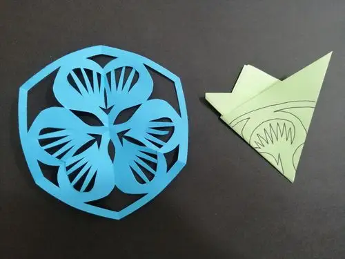 慧心巧手春暖花开小小剪纸课堂六三瓣团花