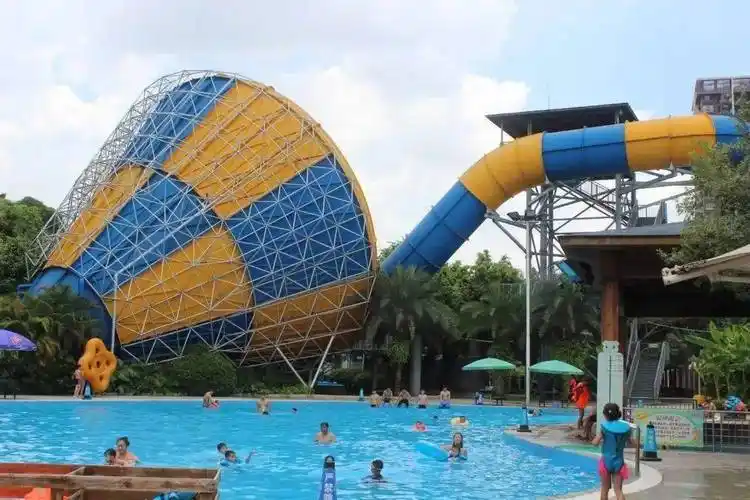 南宁加勒比水世界穿比基尼的季节到了平均五毛玩一天仅99元享单人玩水