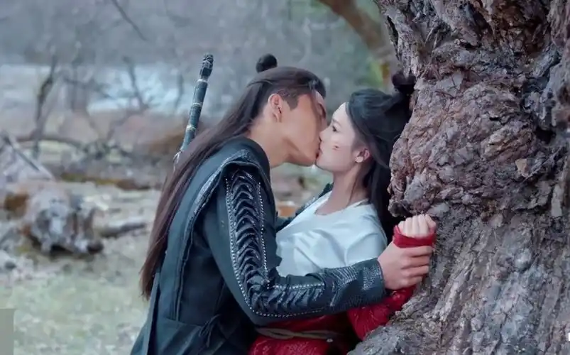 王大陆把李沁嘴巴亲变形了原来亲吻还能用xoxo表示