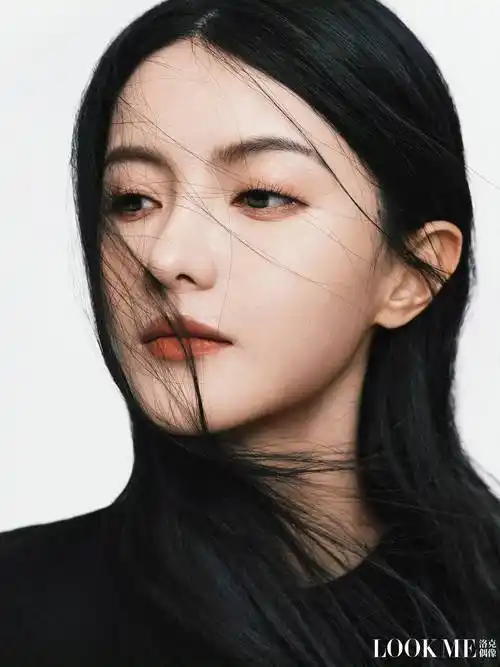 张芷溪当面对世界的黑与白她有着分明的生活态度