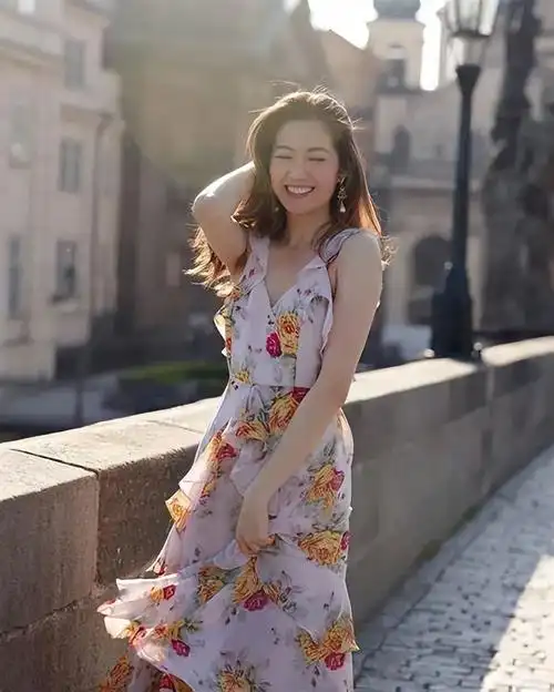 戏中与陈自瑶有如此激烈的戏份,问及黎诺懿有没有与太太李洁莹报备时