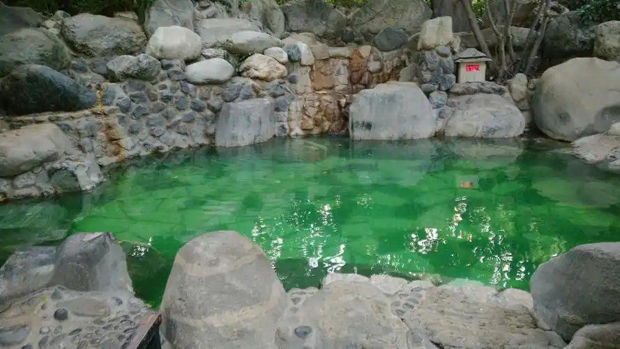 弥勒湖泉半山温泉