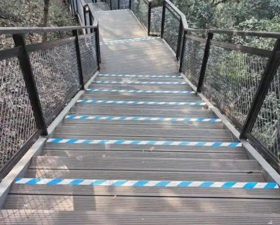 景区台阶是生怕摔不到人?