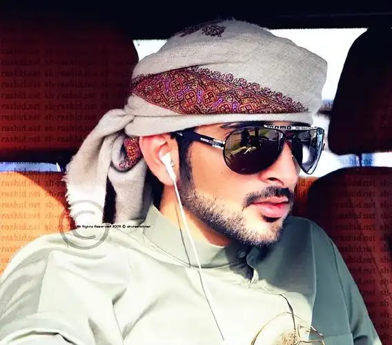 阿联酋迪拜王子(迪拜最帅王子哈曼丹:20架飞机却喜欢徒步,一夫多妻却