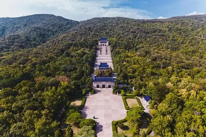 南京既有民国风情也有隐秘的川藏风光