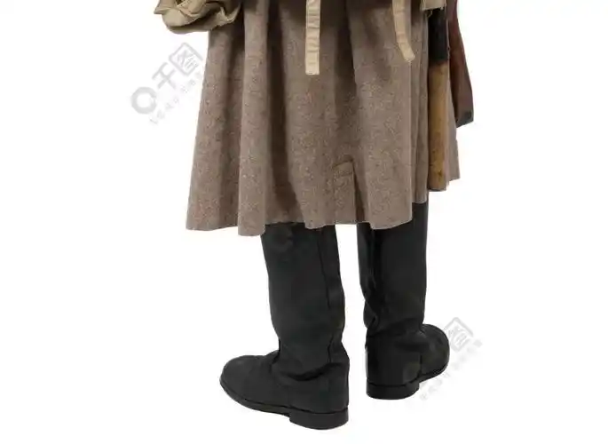 穿着冬装的年轻苏联士兵二战在白色背景上孤立