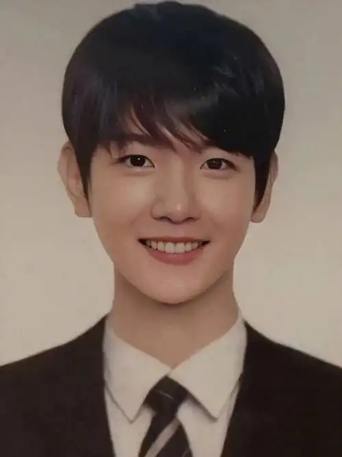 边伯贤你敢信这是醒图p的笑容