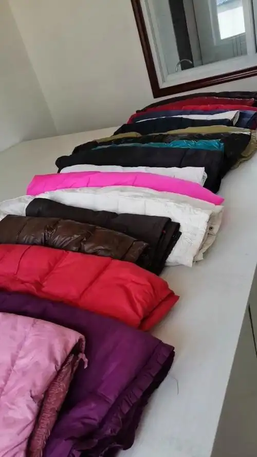 妹妹拿来20件羽绒服给她改做两床羽绒被,旧物利用,变废为宝!