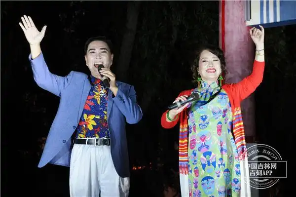 韩子平,董玮带来二人转表演