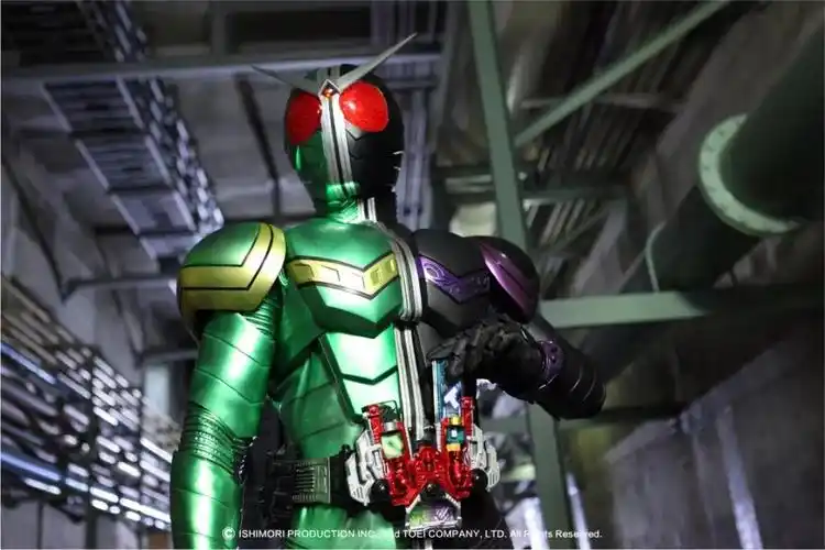 (假面骑士双骑 图片来源于网络)假面骑士系列到现在也一直推出新作品!