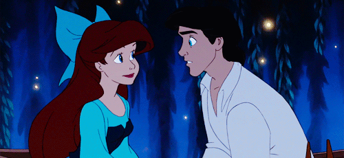 小美人鱼gif迪斯尼动画gif爱丽儿gif可爱gif接吻gif