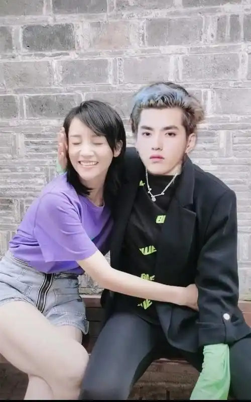 吴亦凡牵扯的不只沈梦辰李雪琴,网友喊话陈龙李好也注意自家媳妇