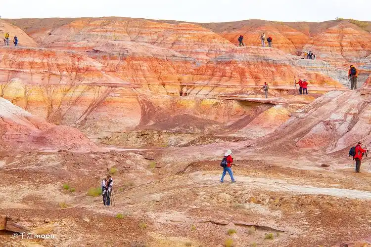 新疆五彩城:荒漠中的旷世奇观!