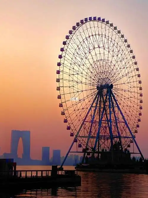 摩天轮日落苏州金鸡湖