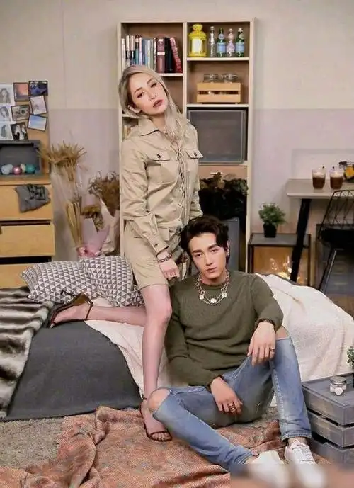 萧亚轩黄皓上演情人大片,相差16岁的爱情让人羡慕