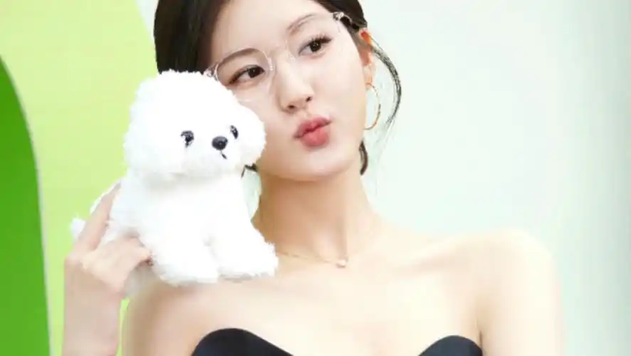 眼镜娘～赵露思