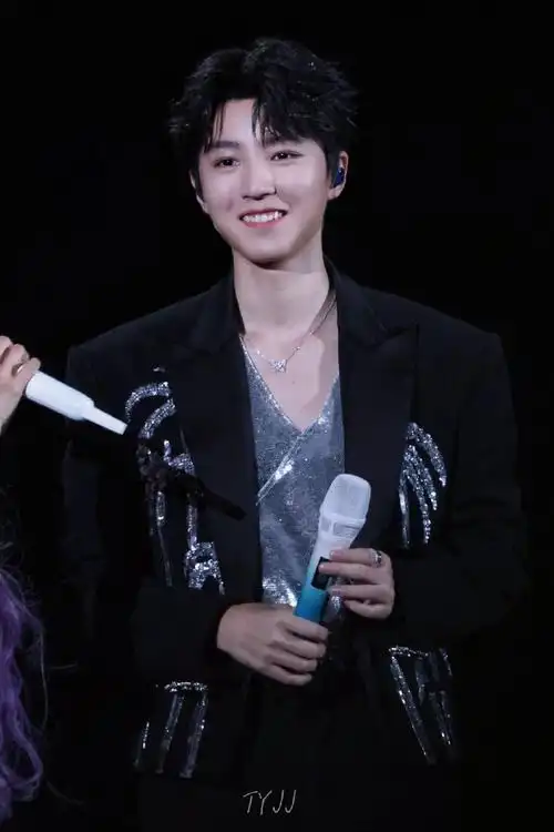 王俊凯工装马甲##王俊凯柠檬草的味道彩排##王俊凯彩排花絮##王俊凯