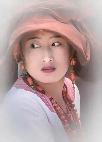 《高原少女》  作品描述:   拍摄地点: 夏河拉卜愣寺贡唐活佛的经师