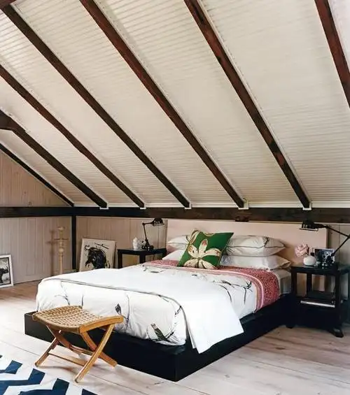 现代风单面斜顶卧室装修效果图