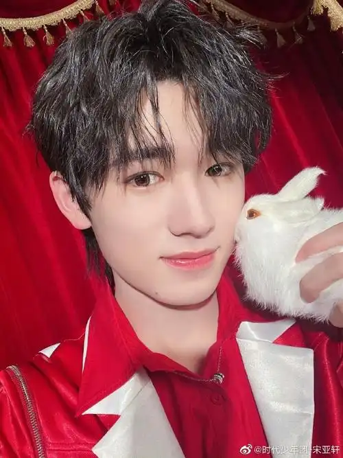 宋亚轩右脸自拍1 1#宋亚轩灵魂右脸自拍合集9615帅气1771,五官