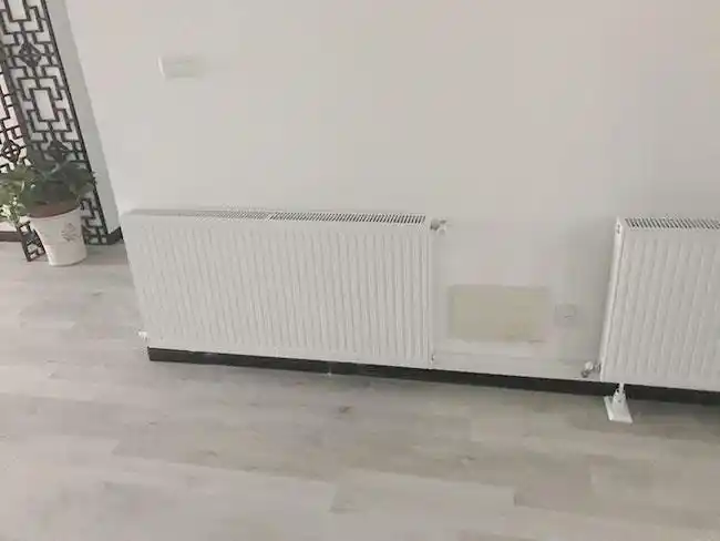 美联奥林匹克花园11栋明装暖气系统