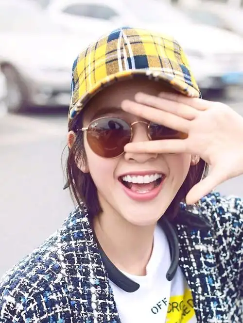 爱笑的女生最漂亮,羡慕唐艺昕的一口大白牙