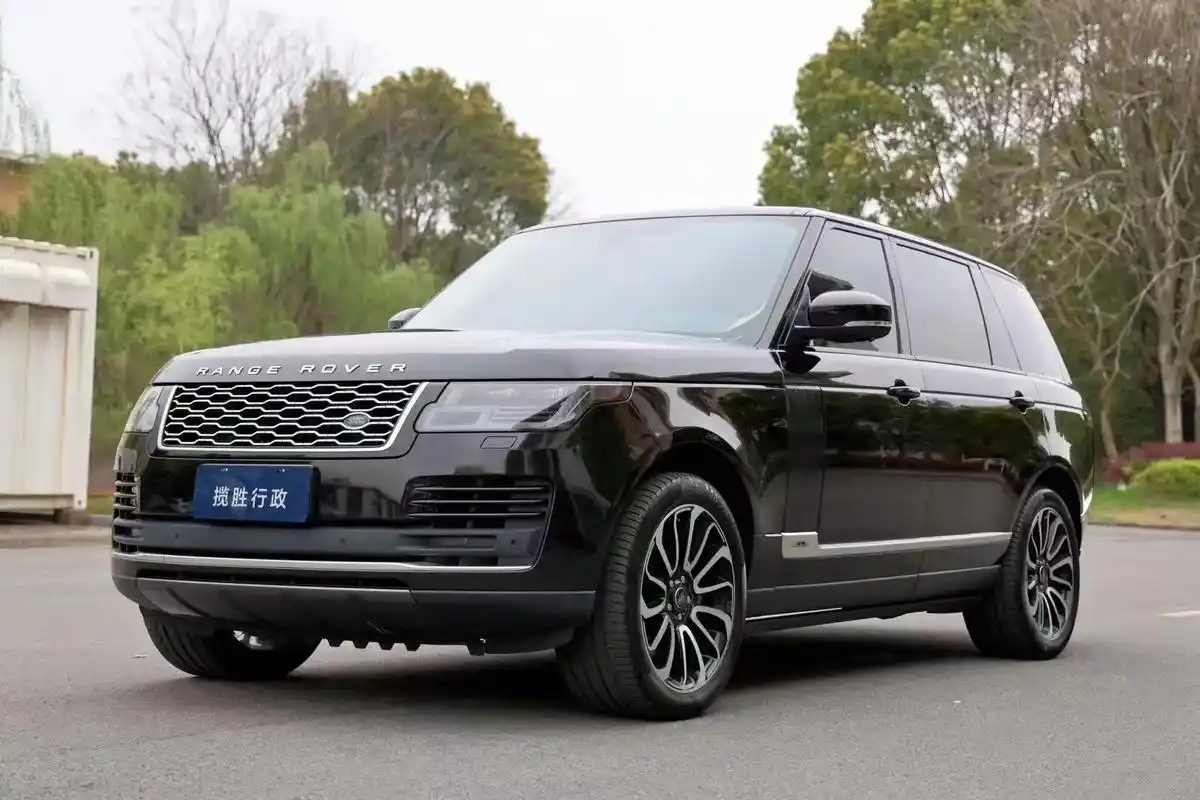 19年差几天路虎揽胜行政传世加长版3.0 - 抖音