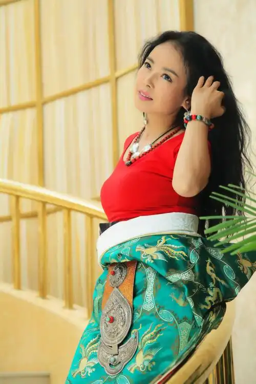 琼雪卓玛,青海湖畔的雪莲花