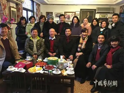 秘书长苏小玲,粤剧院有限公司董事长余勇,副总经理花利红,主要演员