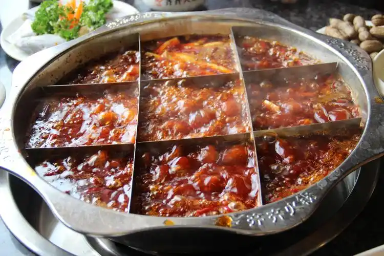 香油碟,叔叔说:吃火锅加这个比较不容易上火.