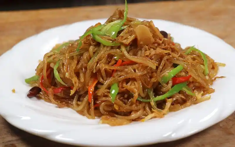 酸菜粉条的做法,酸辣开胃又下饭.@小彪美食