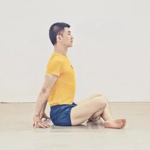 为什么我只能坐成钝角?来试试这些体式吧!