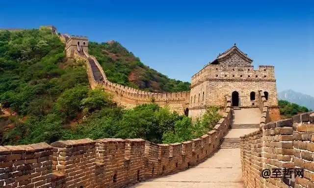 长城建筑物特点如下:万里长城建筑特点是雄,奇,险,因为万里长城墙身是