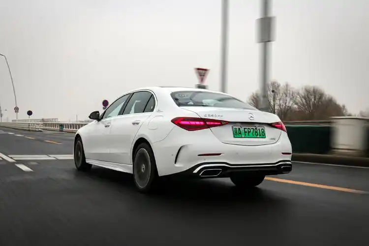 对于电力驱动的新能源技术,梅赛德斯-奔驰在上世纪初期就已经开始了