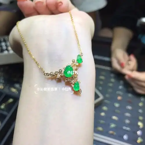 18金镶嵌翡翠葫芦项链