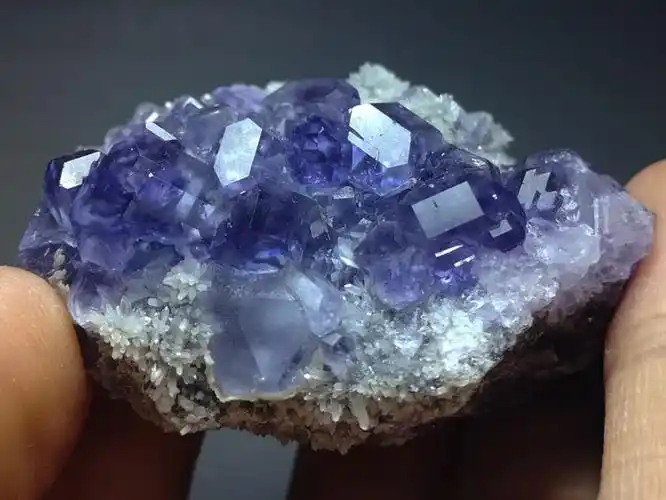 紫蓝色萤石光泽亮度超好矿物晶体标本宝石原石原矿福建新出