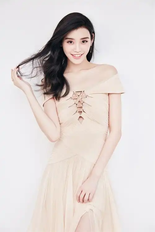 奚梦瑶掀起维密"ming效应" 七年之瑶完美蜕变