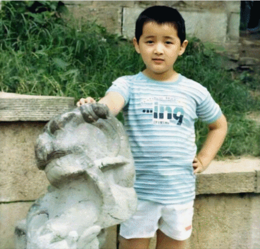 看看那些明星的童年照,杨幂漂亮胡歌可爱,而她从小就像公主