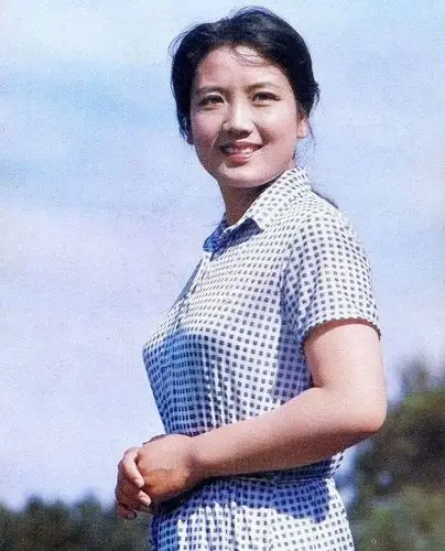 "孔雀公主"李秀明:红过刘晓庆,卖薯片发家,身价过亿隐退