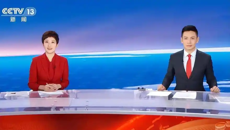 电视主播何岩柯:剑桥高材生16年记者生涯,陪母亲抗病,至今单身_舒文