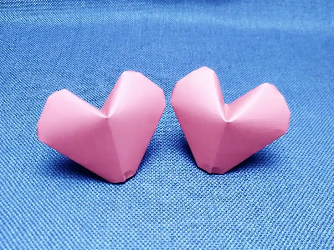 来源:好看视频-创意diy立体爱心折纸,一口气吹出一个漂亮心形,手工