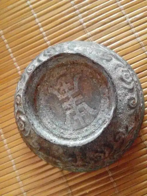 看铜碗的年代和价值