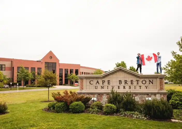 加拿大卡普顿大学介绍/专业/申请条件/奖学金 | hotcourses中国