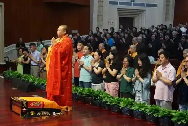 莲华法师领众熏修